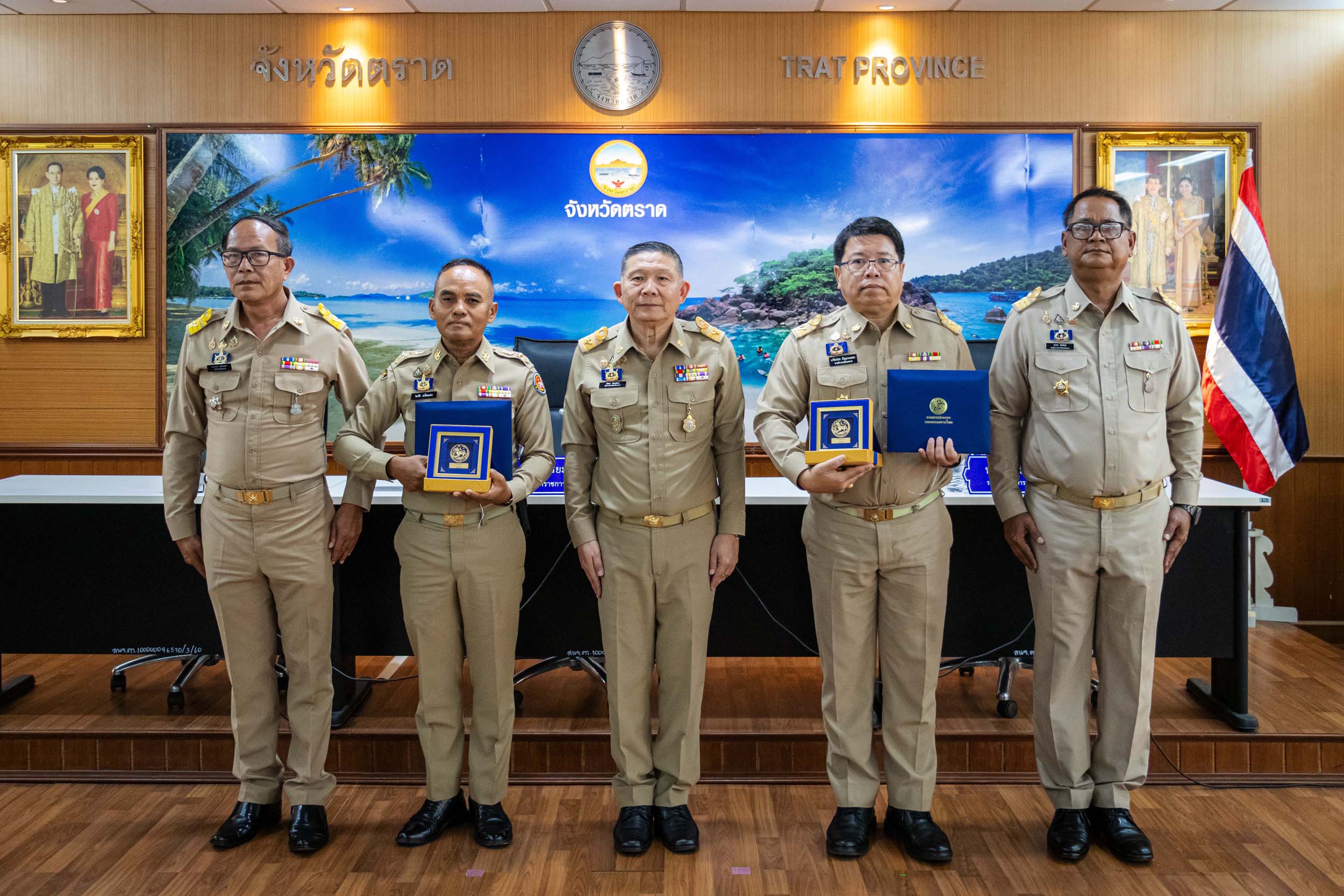 ที่ทำการปกครองจังหวัดตราด จัดพิธีมอบประกาศเกียรติคุณให้แก่นายอำเภอที่เกษียณอายุราชการ ประจำปีงบประมาณ พ.ศ. 2569  
