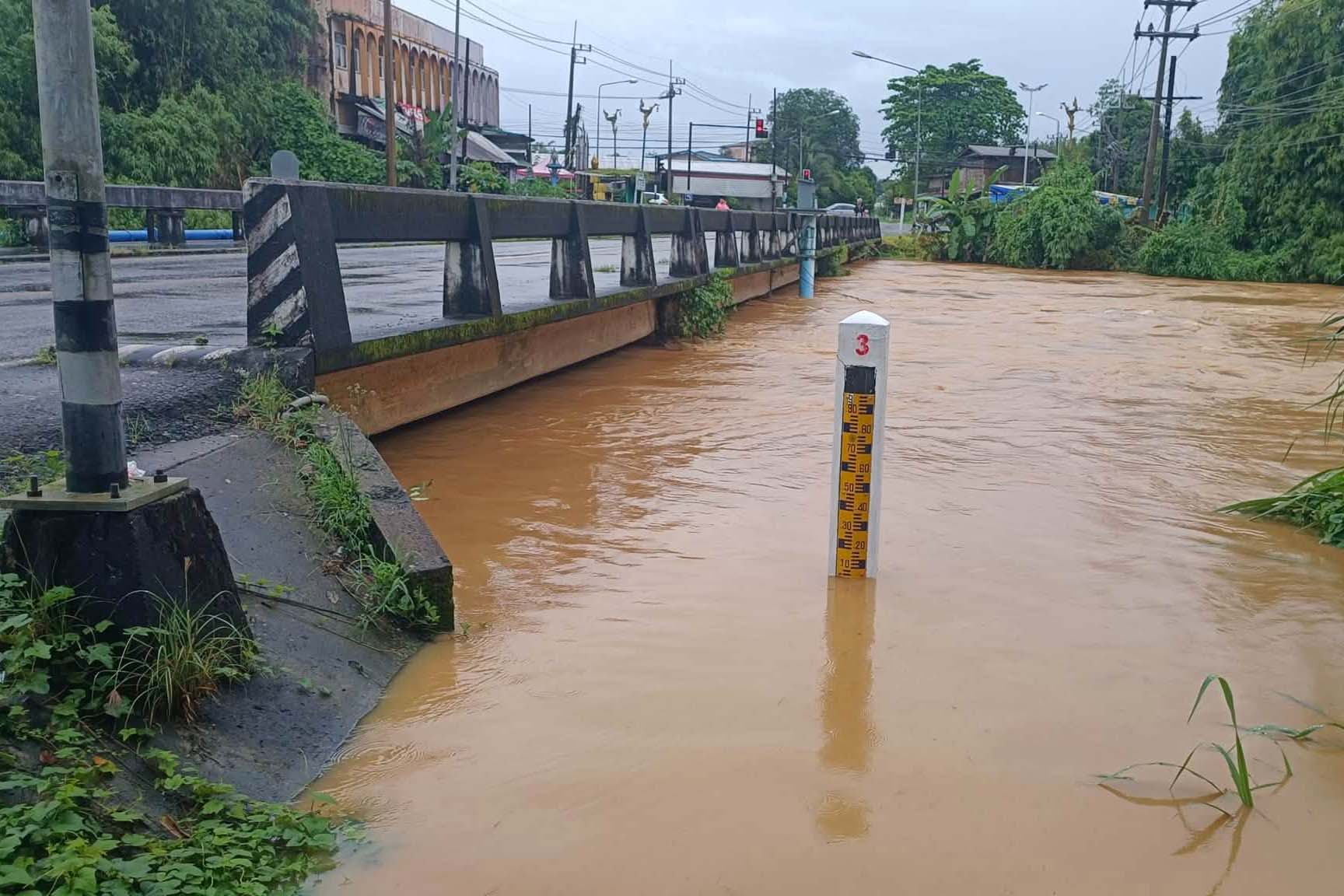 ปภ.ตราด แจ้งเตือนพื้นที่เสี่ยง บ่อไร่&ndash;เขาสมิง ยังน่าห่วงหลังฝนตกต่อเนื่องและน้ำเพิ่มสูงขึ้น