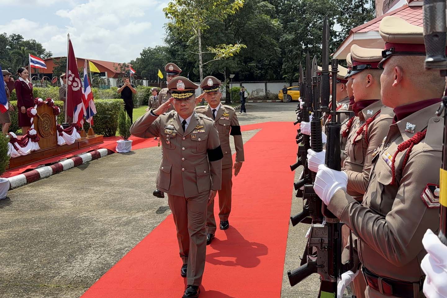 ตำรวจภูธรจังหวัดตราด จัดพิธีรับ - ส่งมอบหน้าที่ ผู้บังคับการตำรวจภูธรจังหวัดตราด 